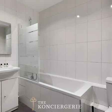 Apartment Avec 3 Dans Le Marais *